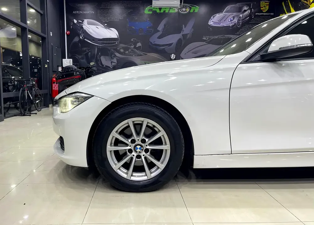 BMW 320i GCC FULL SERVICE HISTORY - Image 6