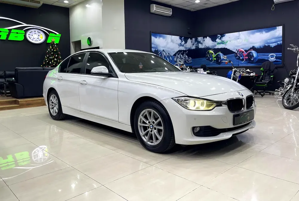 BMW 320i GCC FULL SERVICE HISTORY - Image 7