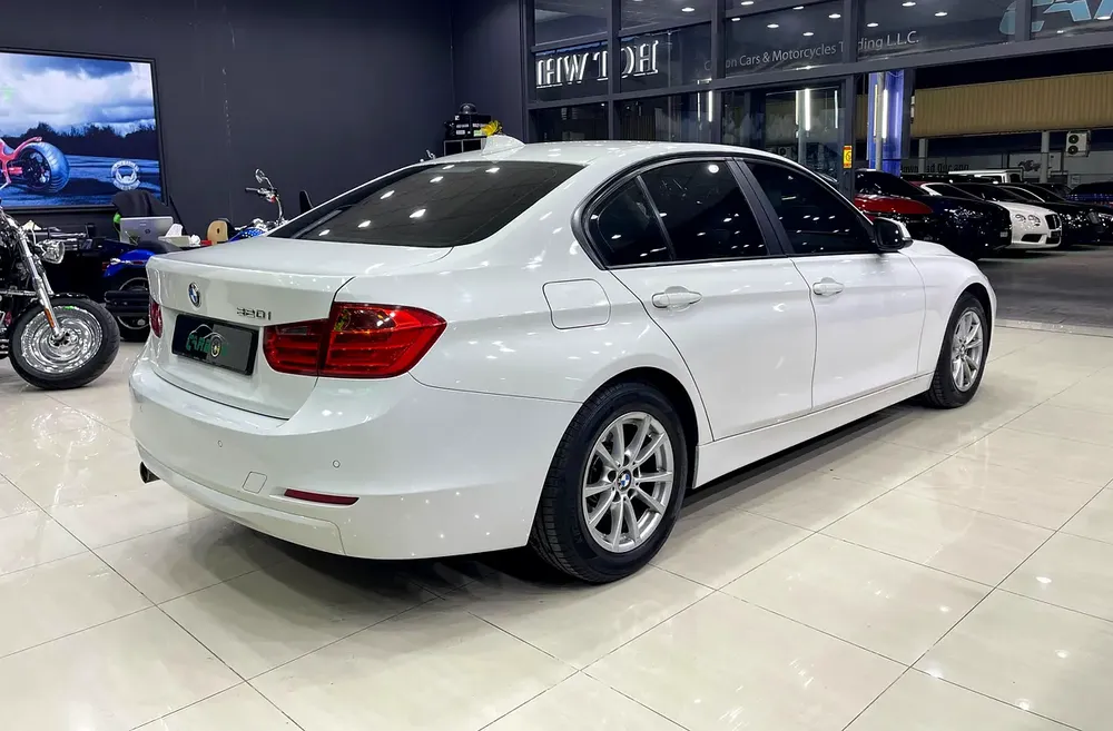 BMW 320i GCC FULL SERVICE HISTORY - Image 9