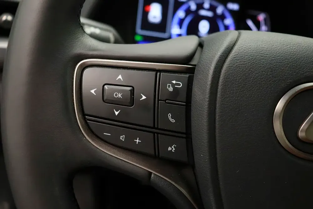 **Special offer** 2023 UX SUV P 2.0L CVT Premier - Image 9