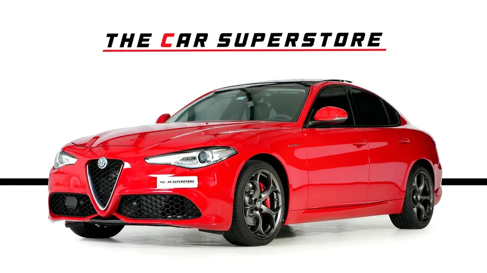 Alfa Romeo Guilia Veloce Q4-GCC-Q4 wheel drive system-well maintained-full serviced in Agency - Image 4