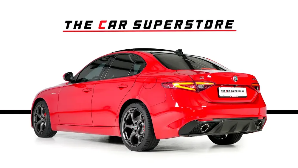 Alfa Romeo Guilia Veloce Q4-GCC-Q4 wheel drive system-well maintained-full serviced in Agency - Image 6