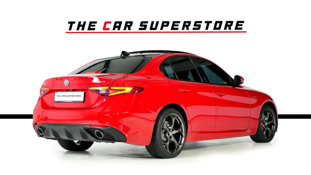Alfa Romeo Guilia Veloce Q4-GCC-Q4 wheel drive system-well maintained-full serviced in Agency - Image 8
