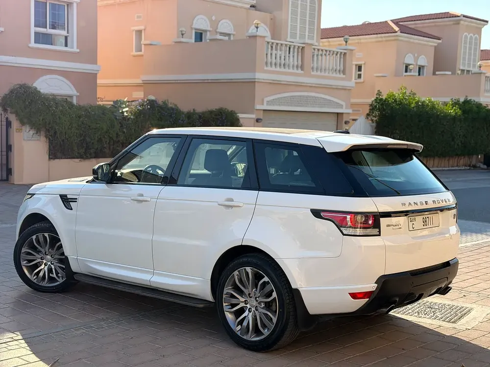 Range Rover Sport Dynamic V6 White 2015 In Excellent Condition - Image 5