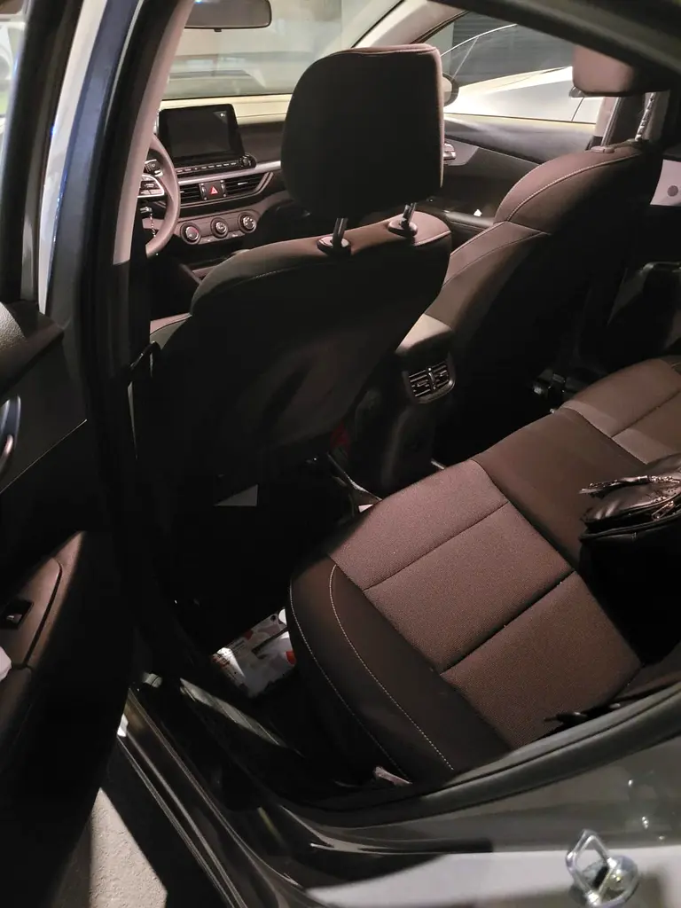 Kia Cerato model 2022 - Image 10