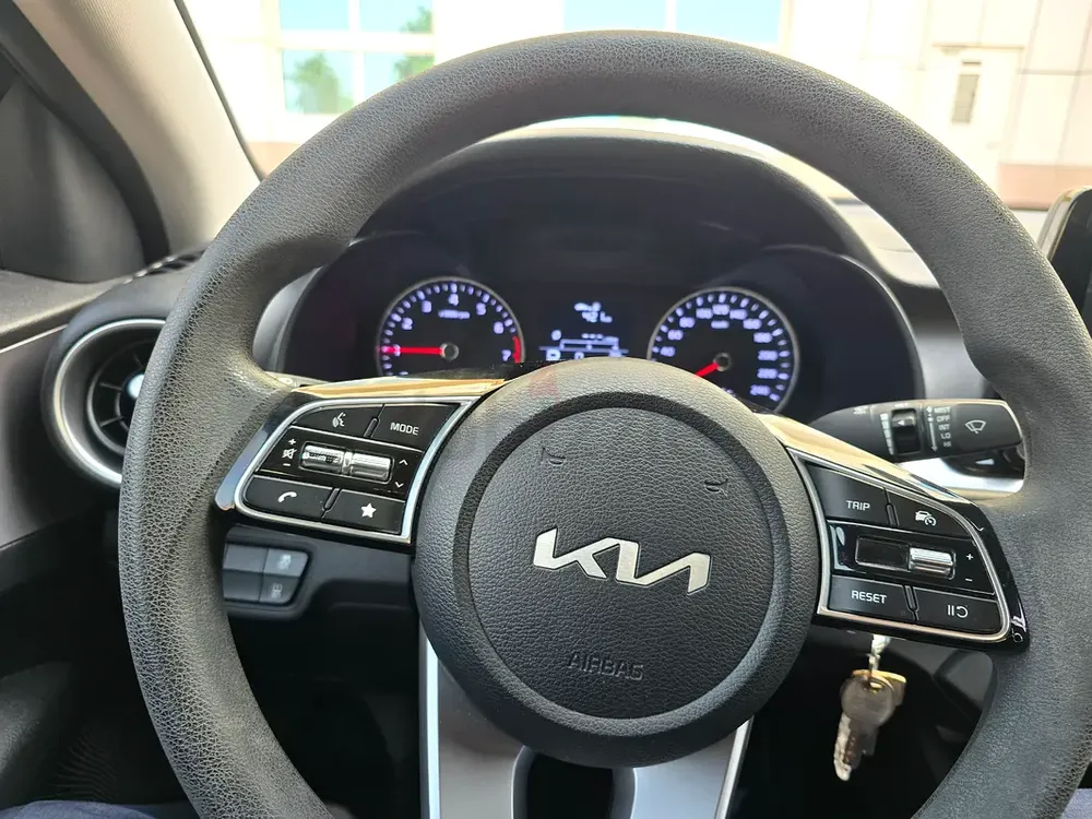 Kia Cerato model 2022 - Image 5