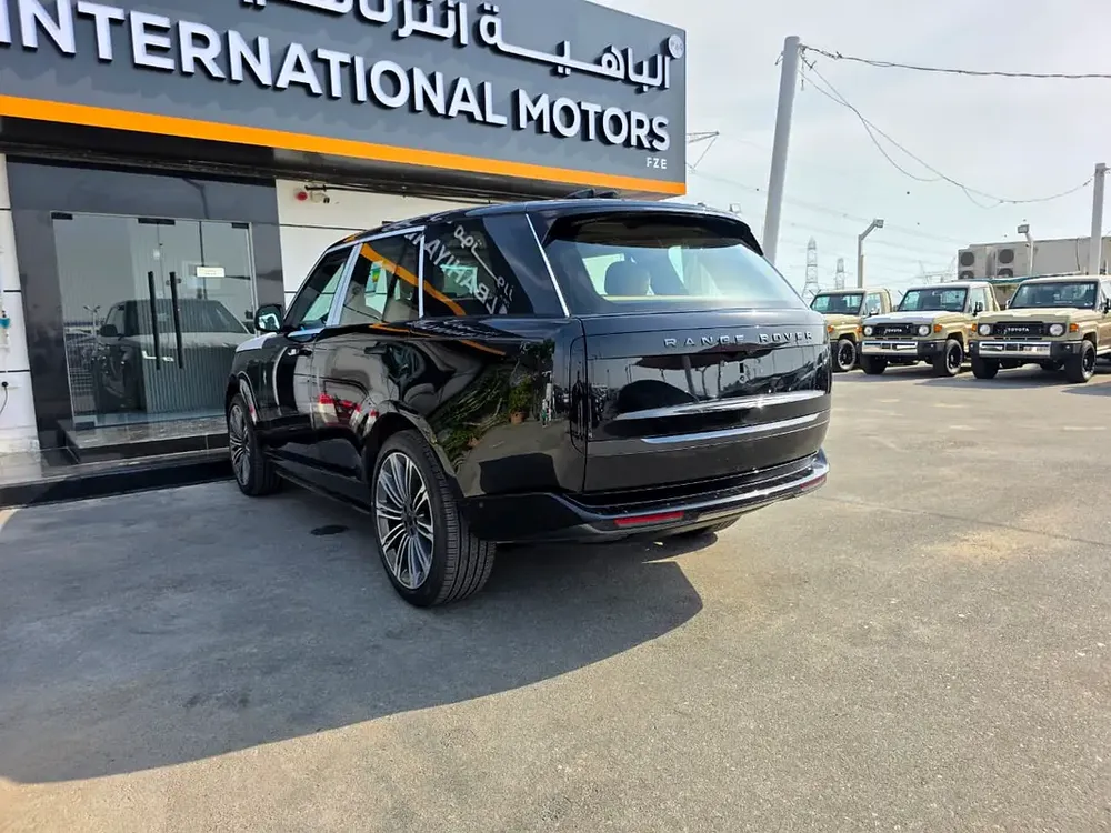 Land Rover Range Rover Autobiography 2026 - GCC Specs - Brand New - Image 9