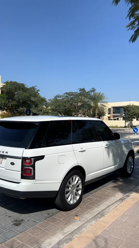 Pristine Land Rover Range Rover Vogue HSE 2019 | GCC Specs - Image 10