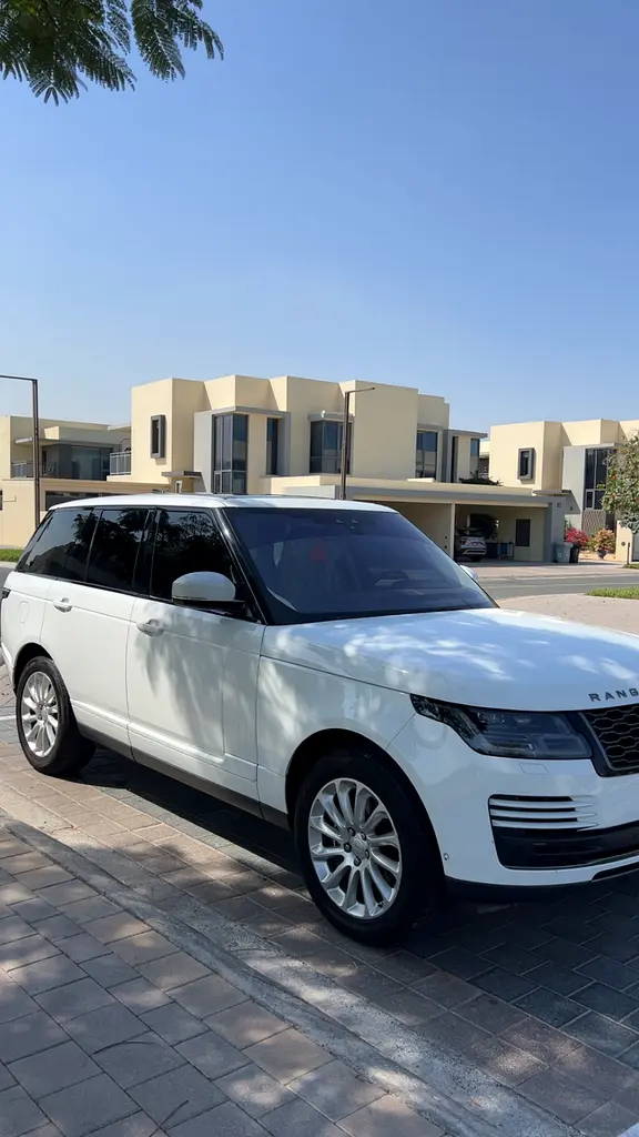 Pristine Land Rover Range Rover Vogue HSE 2019 | GCC Specs - Image 9