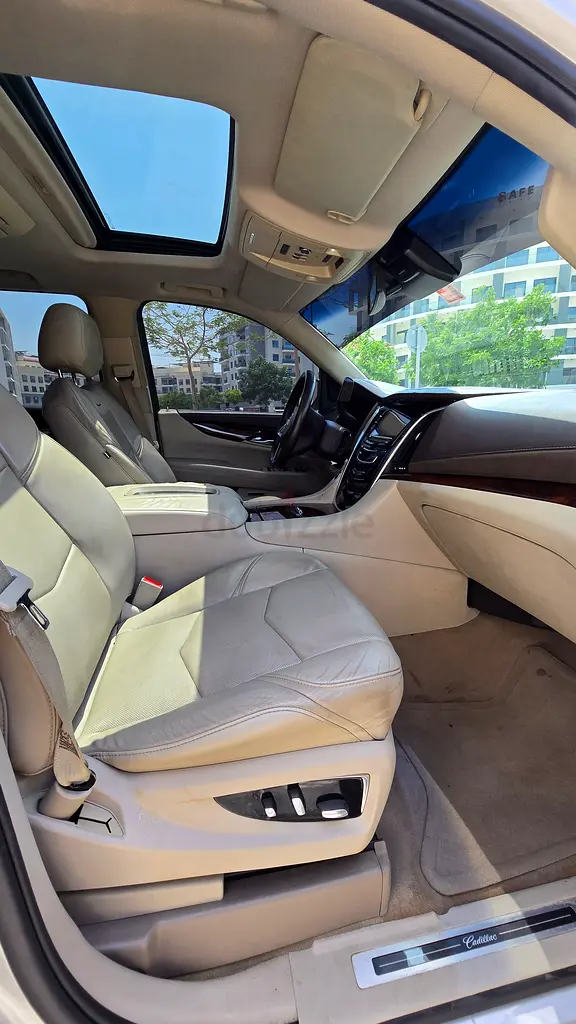 2015 Cadillac Escalade Platinum | GCC Specs | Top of the Range - Image 10