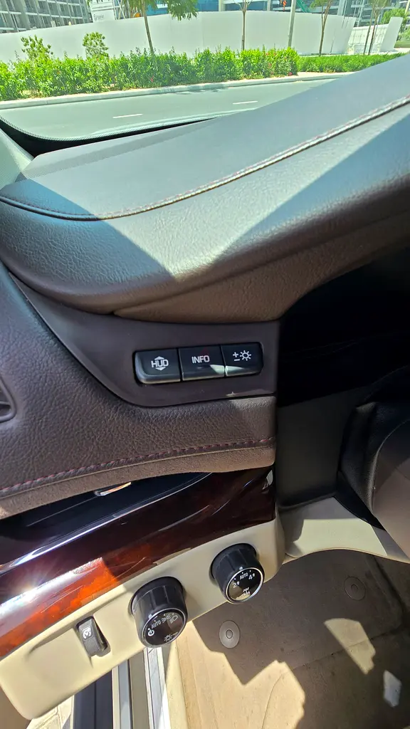 2015 Cadillac Escalade Platinum | GCC Specs | Top of the Range - Image 16