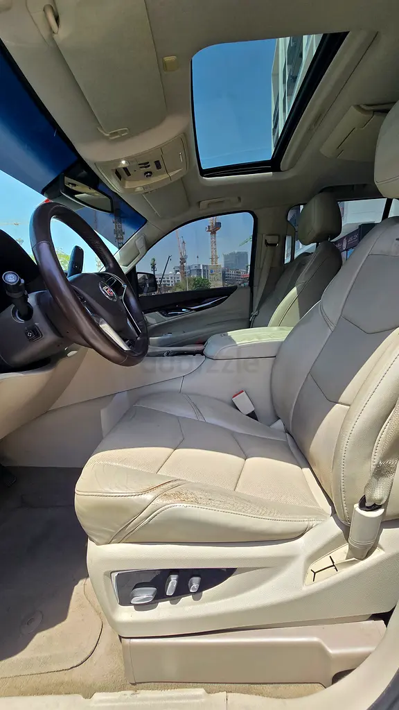 2015 Cadillac Escalade Platinum | GCC Specs | Top of the Range - Image 9