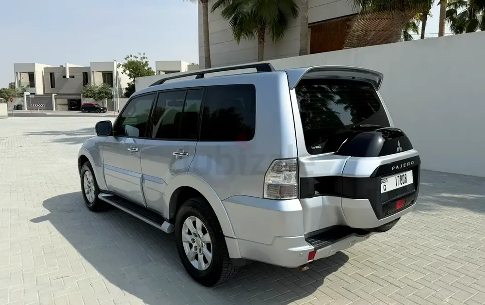 2015 Mitsubishi pajero GLS Top spec expat owned full service records no accidents Major service done - Image 4