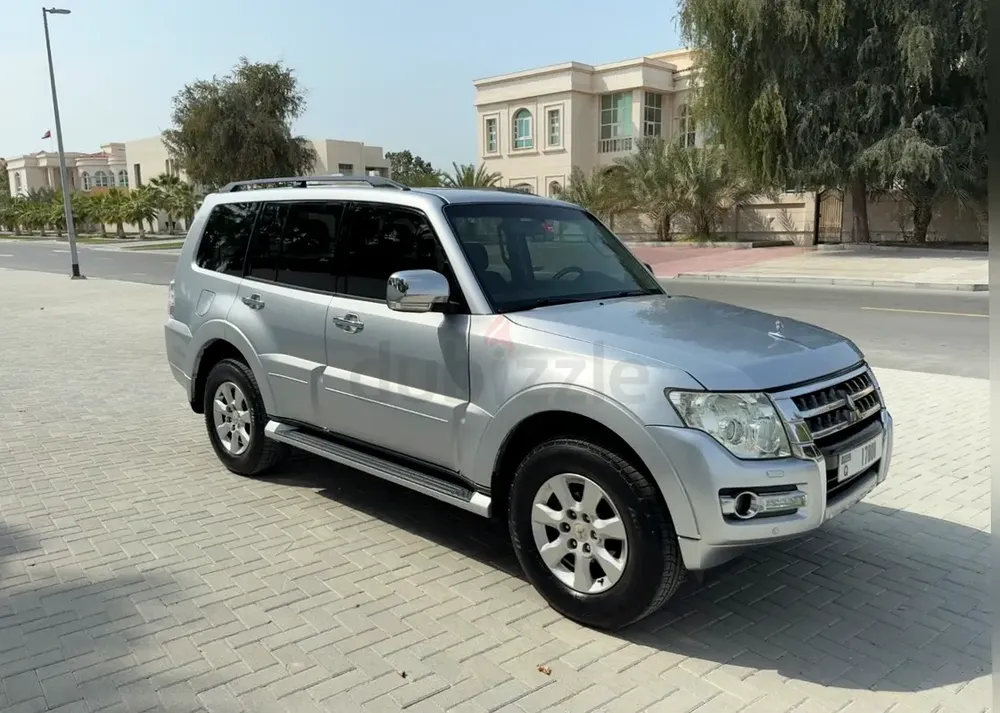 2015 Mitsubishi pajero GLS Top spec expat owned full service records no accidents Major service done - Image 7