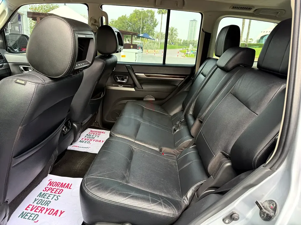 2015 Mitsubishi pajero GLS Top spec expat owned full service records no accidents Major service done - Image 8