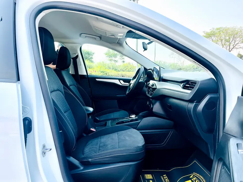 UNLIMITED MILEAGE WARRANTY / NAVIGATION + CAMERA + KEYLESS START + SENSORA / IN HOUSE FINANCE - Image 13