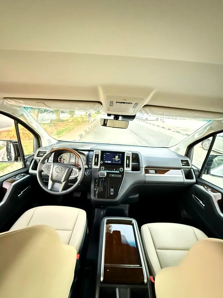 2026 Toyota Granvia Premium - GCC Specs - Brand New! - Image 5