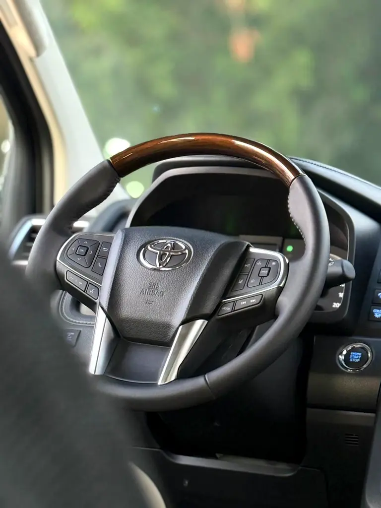 2026 Toyota Granvia Premium - GCC Specs - Brand New! - Image 6