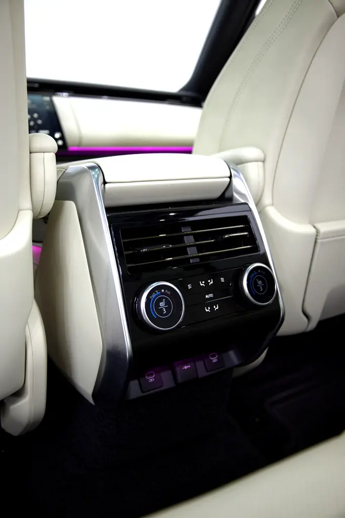 Land Rover Range Rover HSE P530 2023 - Image 17
