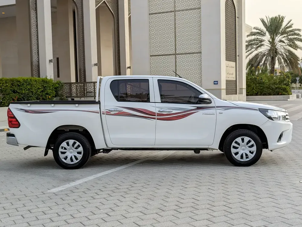 Toyota Hilux Double Cab 4X2 GCC Premium Condition Clean Inside Out With Low KM - Image 15