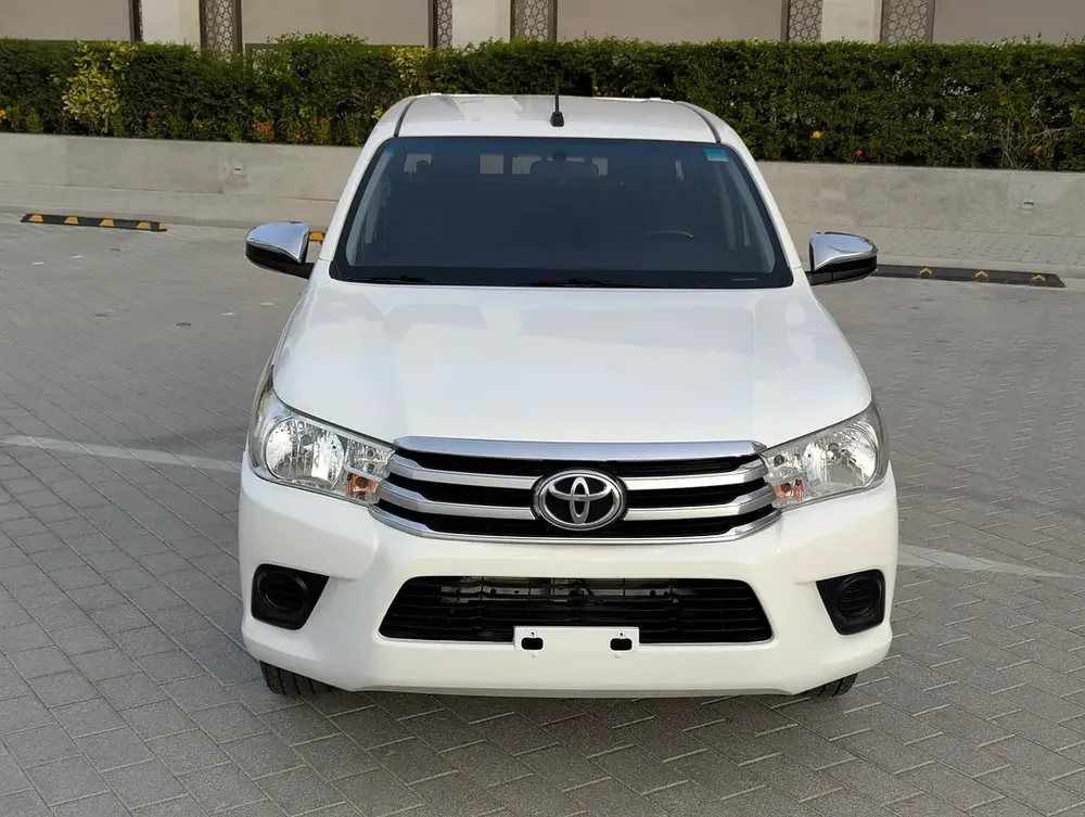 Toyota Hilux Double Cab 4X2 GCC Premium Condition Clean Inside Out With Low KM - Image 4