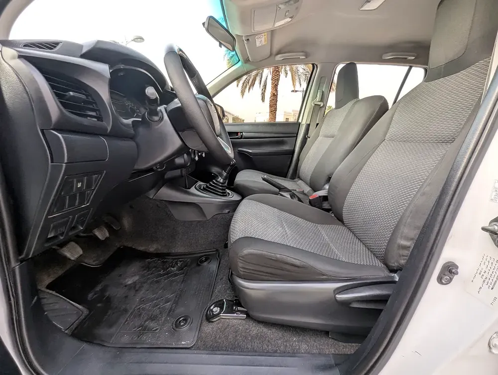 Toyota Hilux Double Cab 4X2 GCC Premium Condition Clean Inside Out With Low KM - Image 5