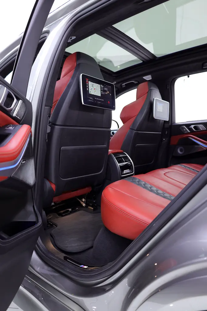 X5 M COMPETITION 2021 GCC CARBON PACKAGE + Excellent Condition + Rear entertainment - Image 6