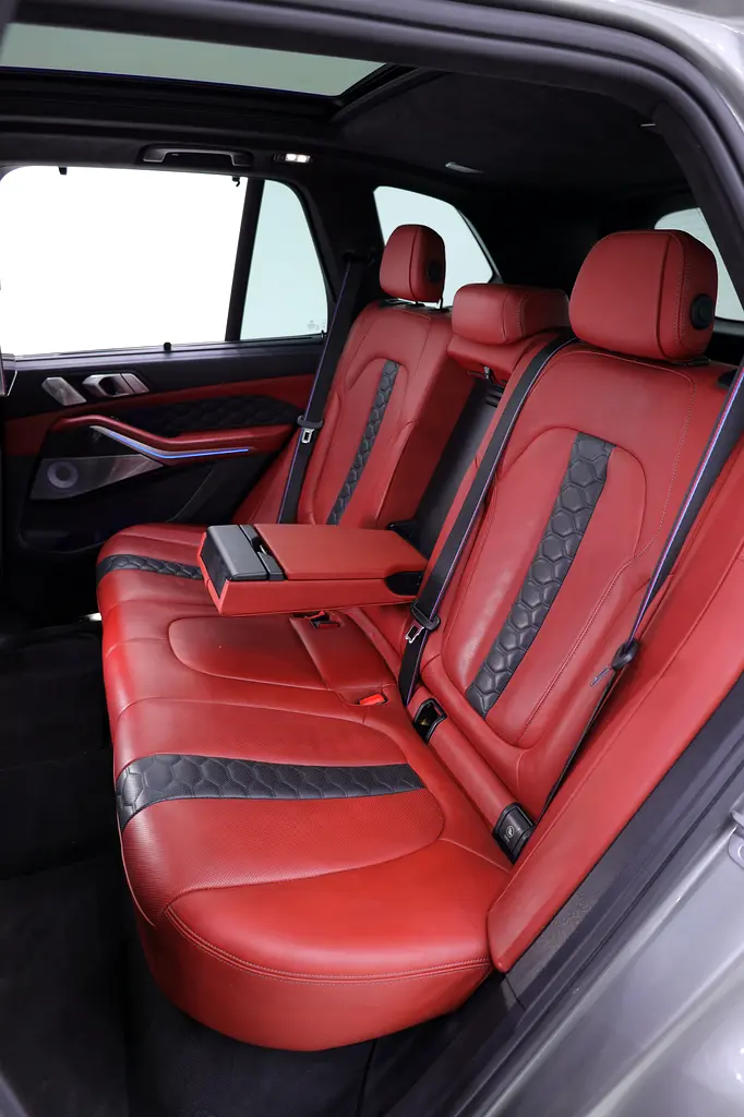 X5 M COMPETITION 2021 GCC CARBON PACKAGE + Excellent Condition + Rear entertainment - Image 7