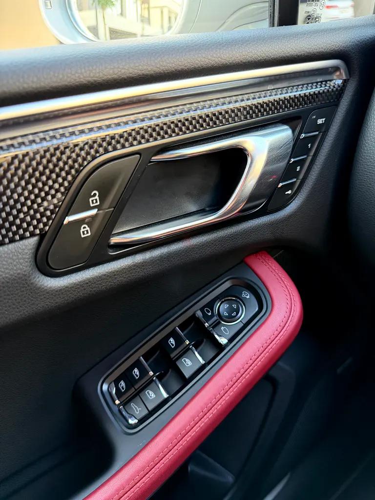 Full options | Porsche Approved Warranty until 11/2026 | Low km - Image 11