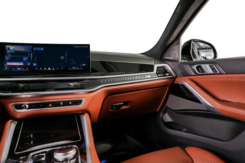 BMW X6 XDrive40i-M sport-fully loaded-well maintained-full service in BMW-Head up Display - Image 11