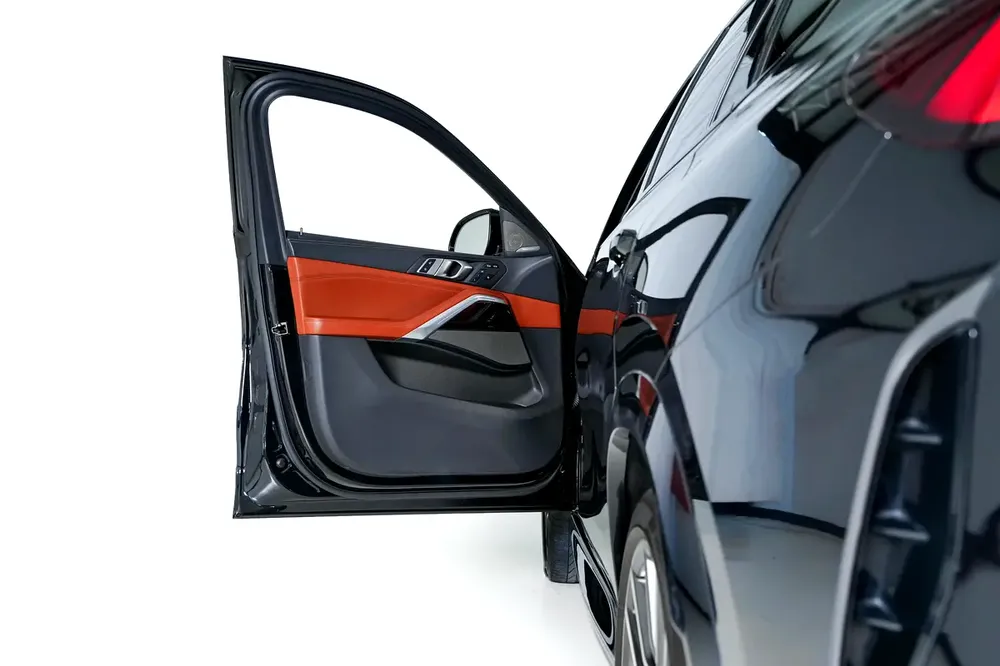 BMW X6 XDrive40i-M sport-fully loaded-well maintained-full service in BMW-Head up Display - Image 18