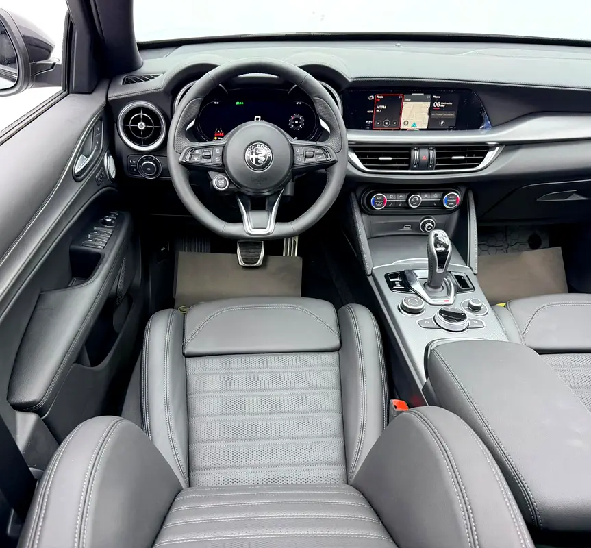 2025 Alfa Romeo Stelvio Q4 Veloce, 5 Years Warranty + Service Pack, Delivery Kms, Fully Loaded, GCC - Image 15