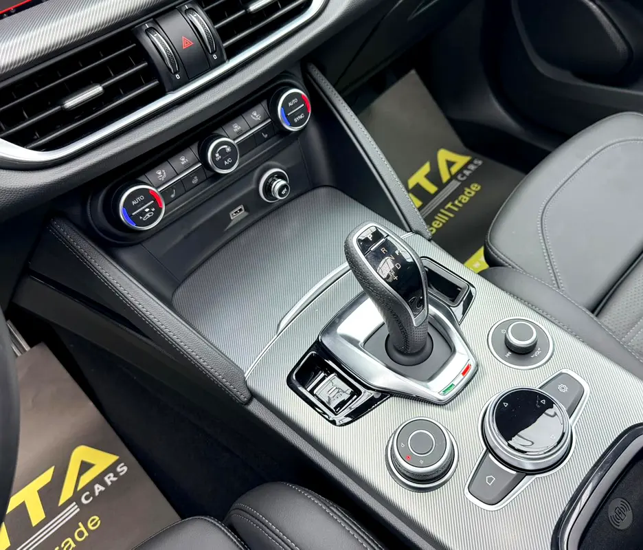 2025 Alfa Romeo Stelvio Q4 Veloce, 5 Years Warranty + Service Pack, Delivery Kms, Fully Loaded, GCC - Image 17