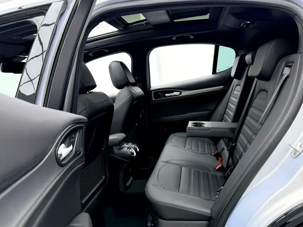 2025 Alfa Romeo Stelvio Q4 Veloce, 5 Years Warranty + Service Pack, Delivery Kms, Fully Loaded, GCC - Image 18