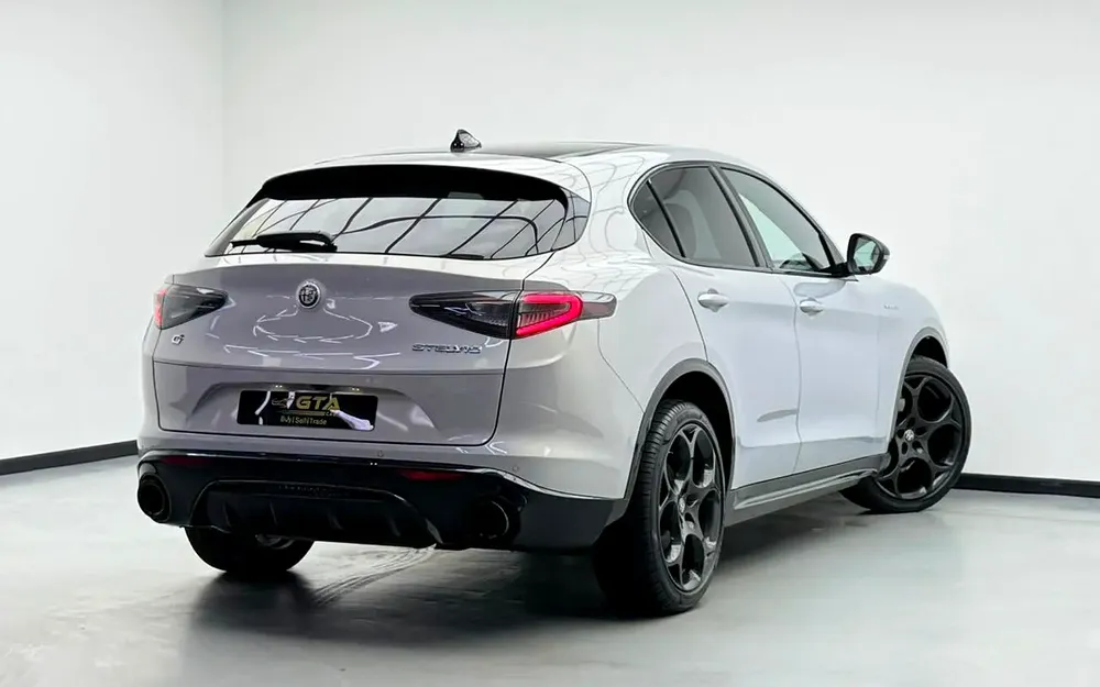 2025 Alfa Romeo Stelvio Q4 Veloce, 5 Years Warranty + Service Pack, Delivery Kms, Fully Loaded, GCC - Image 4