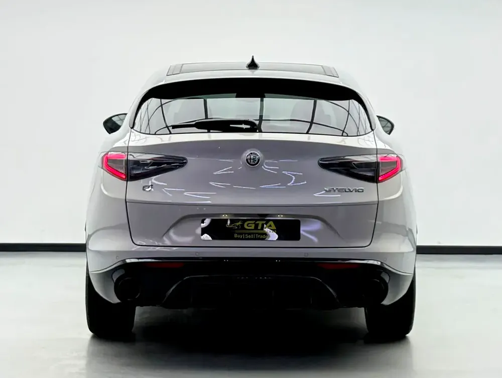2025 Alfa Romeo Stelvio Q4 Veloce, 5 Years Warranty + Service Pack, Delivery Kms, Fully Loaded, GCC - Image 5