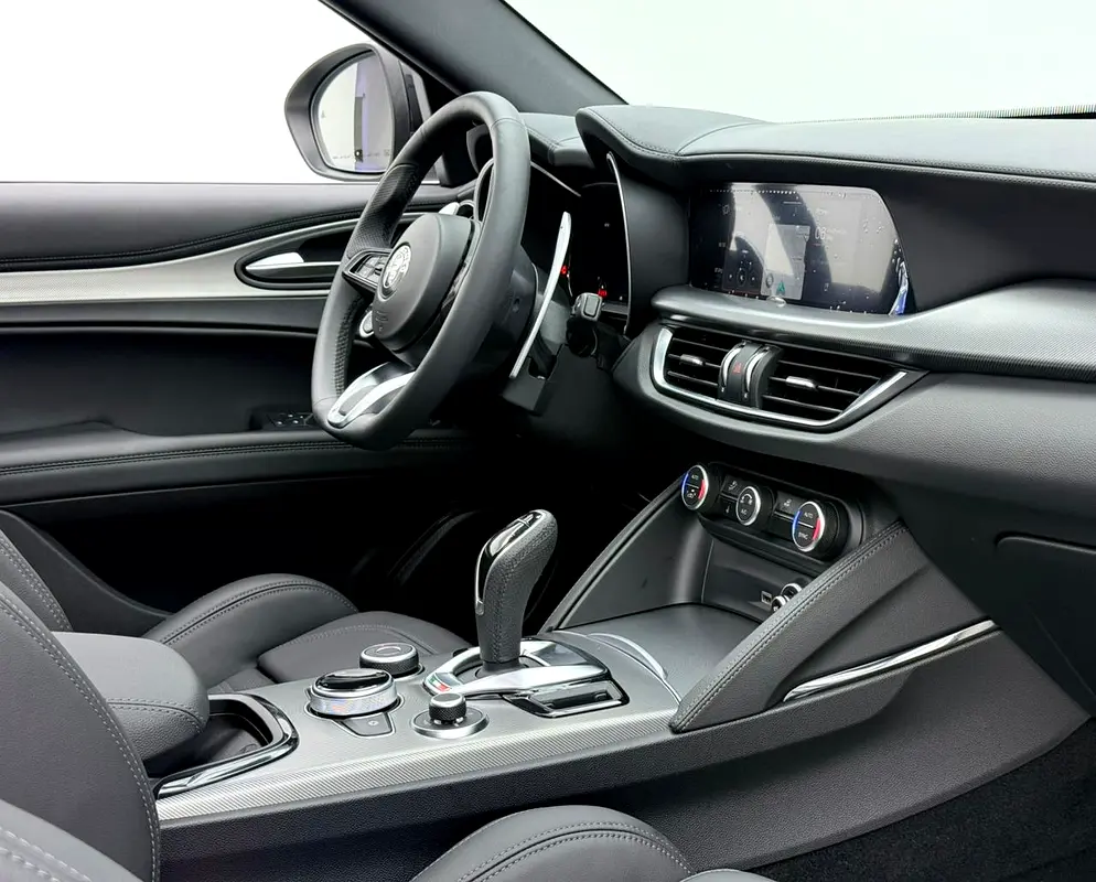 2025 Alfa Romeo Stelvio Q4 Veloce, 5 Years Warranty + Service Pack, Delivery Kms, Fully Loaded, GCC - Image 8