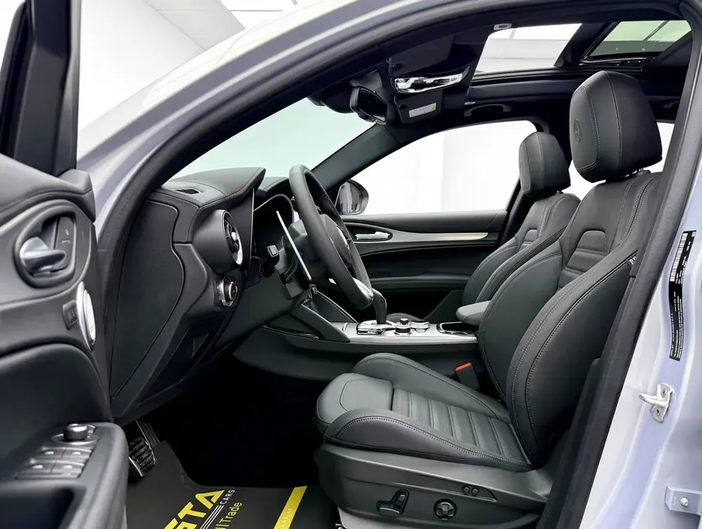 2025 Alfa Romeo Stelvio Q4 Veloce, 5 Years Warranty + Service Pack, Delivery Kms, Fully Loaded, GCC - Image 9