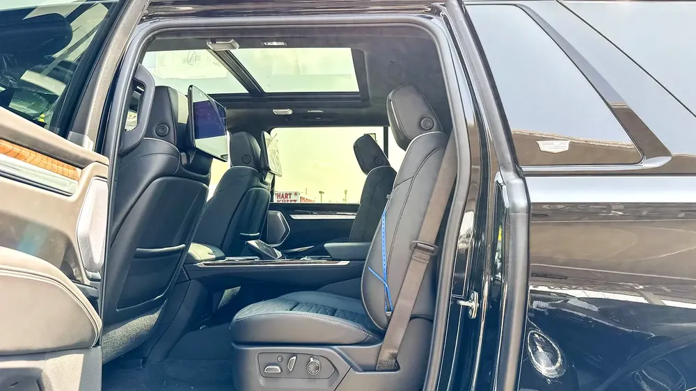 Cadillac Escalade ESV Sport Platinum Executive 6.2L V8 4WD 2026 Brand New American Specs - Image 12