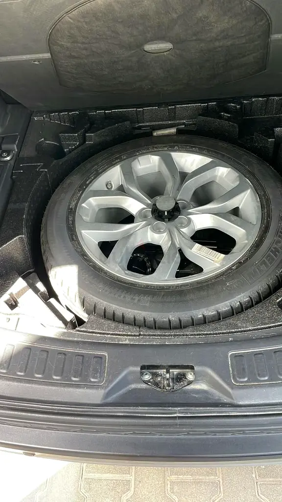 Land Rover Discovery Sport HSE Luxury 2016 European Specs - Image 10