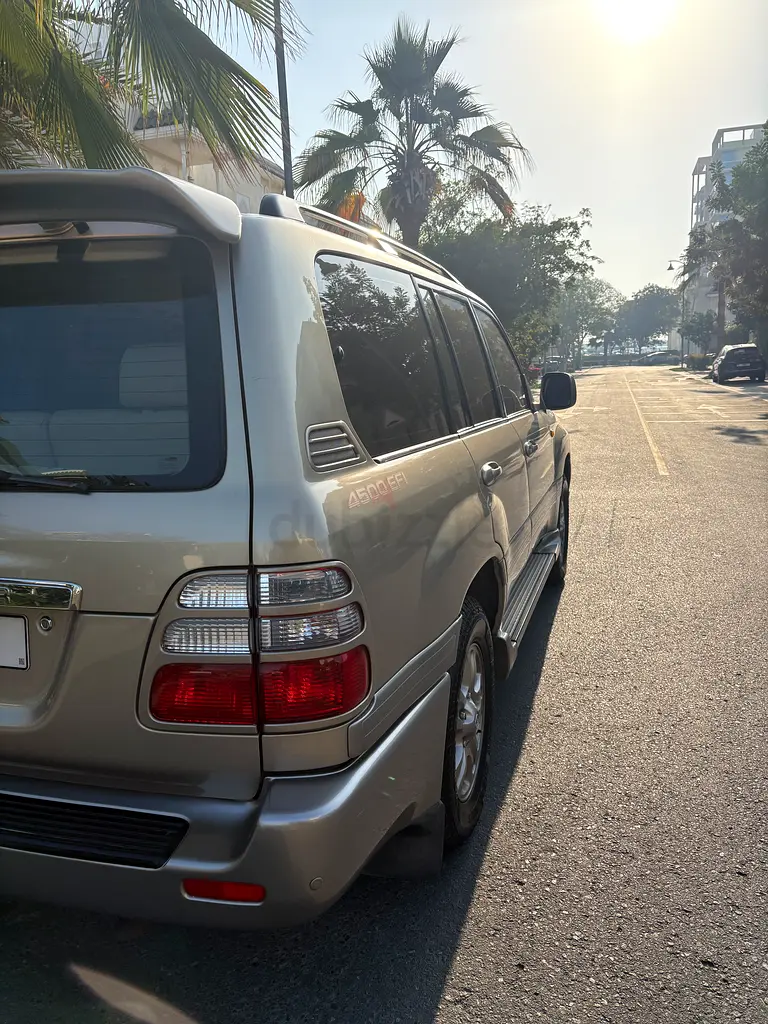 Toyota Land Cruiser GXR 2005 GCC Specs - Excellent Condition - Image 11