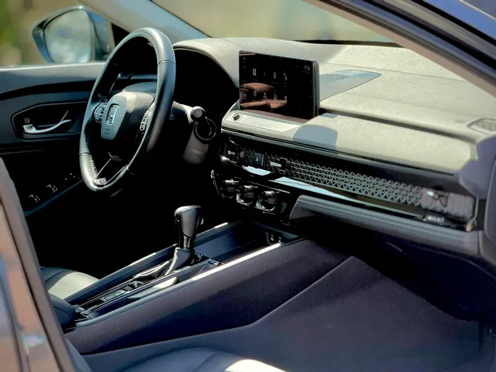 HONDA ACCORD EX-L 2023 | GCC SPECS | FULL OPTION | LOW MILEAGE | UNDER WARRANTY AND SERVICE CONTRACT - Image 9