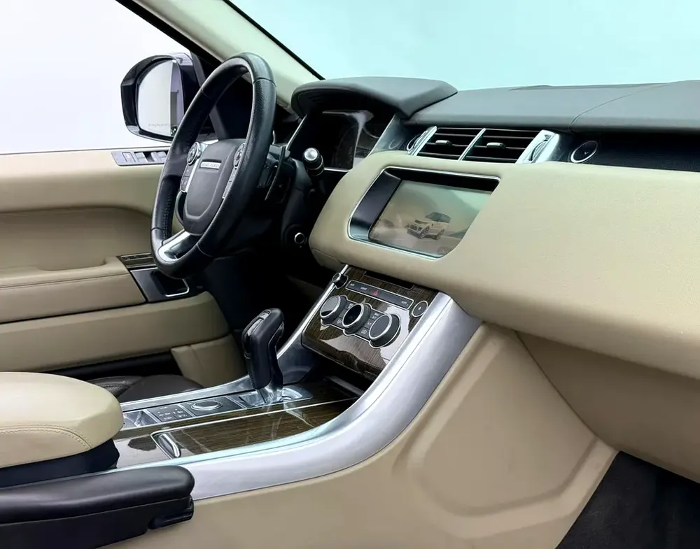 2017 Range Rover Sport HSE, Full Land Rover Service History, GCC - Image 13