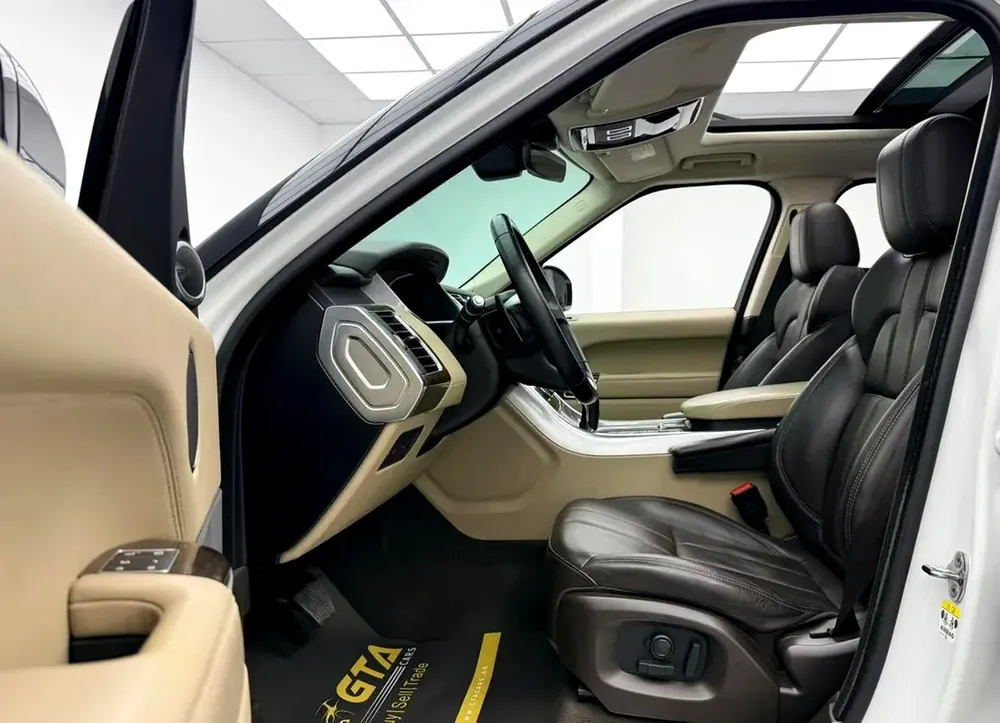 2017 Range Rover Sport HSE, Full Land Rover Service History, GCC - Image 14