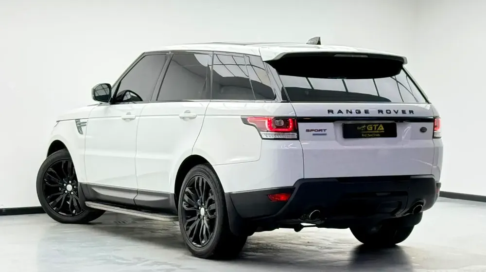 2017 Range Rover Sport HSE, Full Land Rover Service History, GCC - Image 4