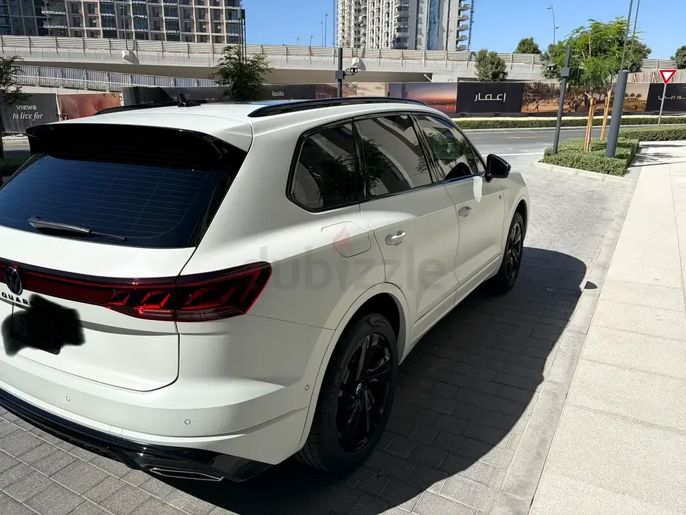 2025 Volkswagen Touareg R-Line | GCC Specs - Image 4