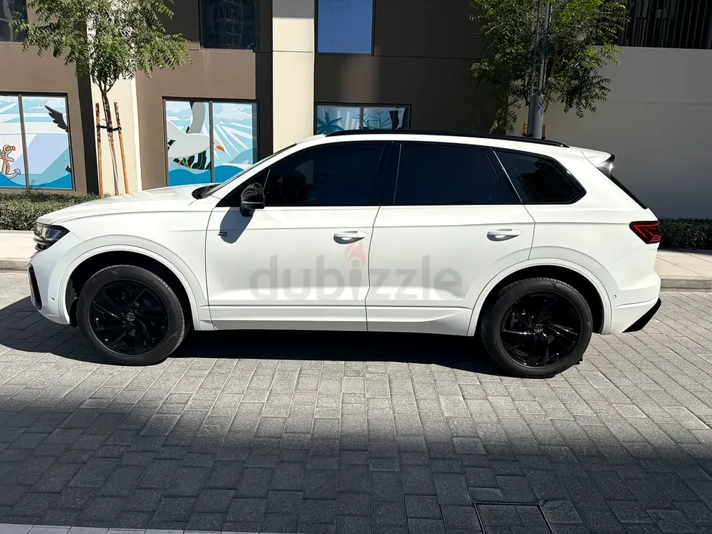 2025 Volkswagen Touareg R-Line | GCC Specs - Image 7