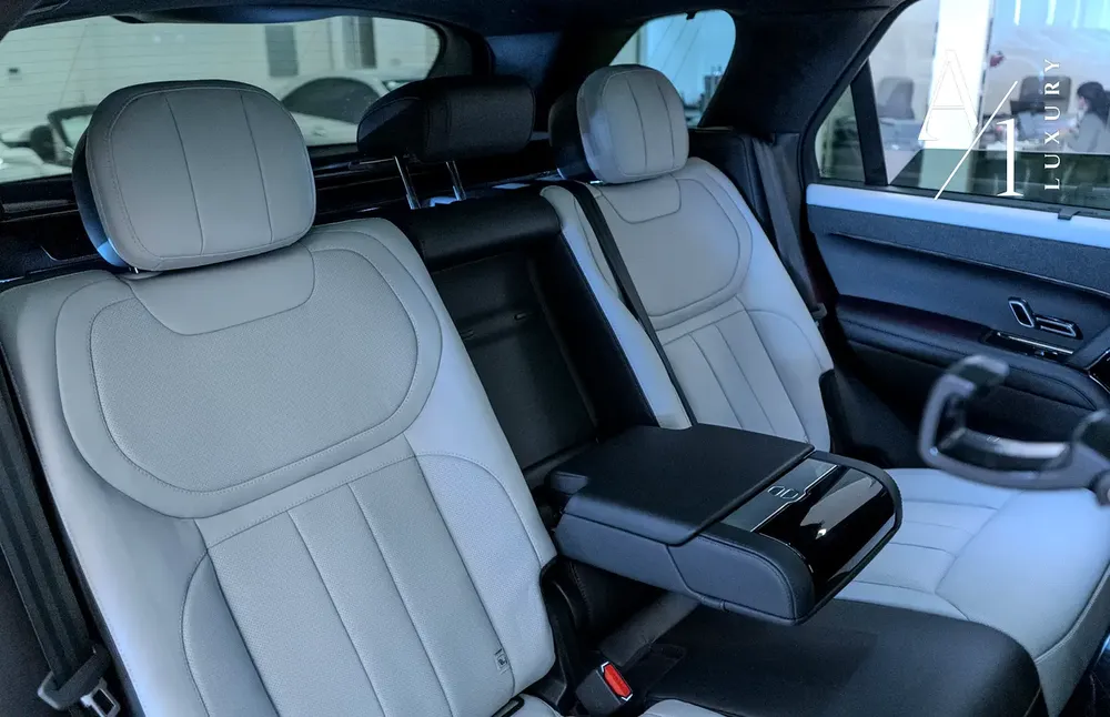 2025 Range Rover Sport, P530 Autobiography, Fully Loaded, American Spec Converted To GCC - Image 11