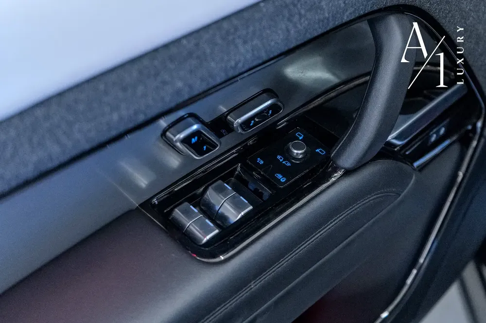 2025 Range Rover Sport, P530 Autobiography, Fully Loaded, American Spec Converted To GCC - Image 14