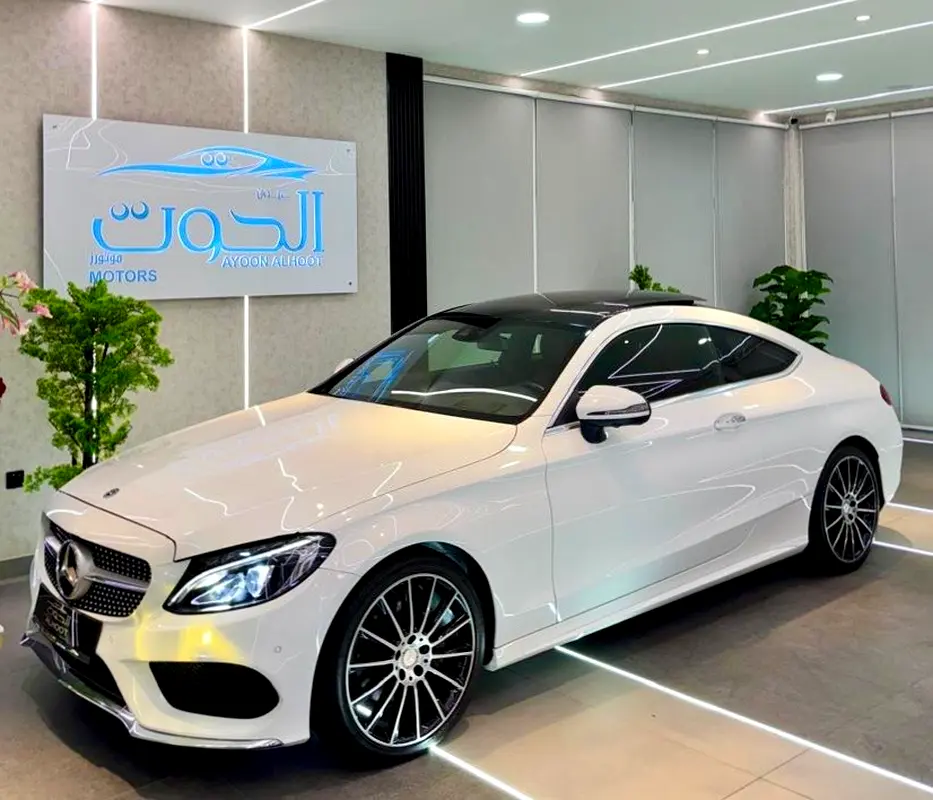 LOVELY MERCEDES C200 COUPE || FULL OPTION || GCC ||  ACCIDENTS FREE - Image 13